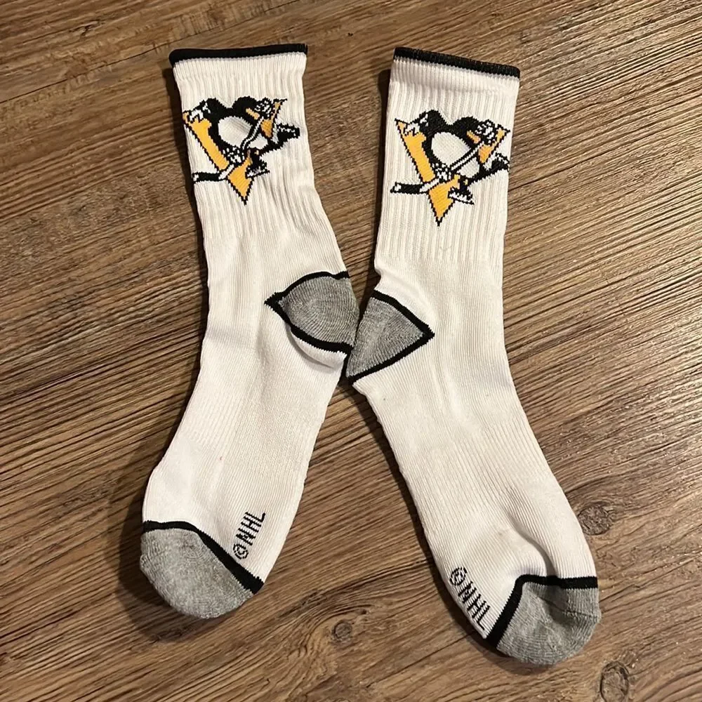 5 pairs of Pittsburgh Penquins youth boys socks.